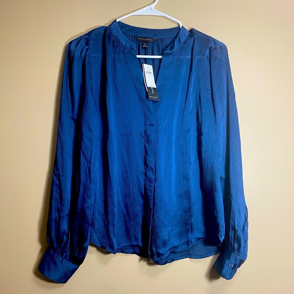 Banana Republic Royal Blue Satin Like Button Down Blouse Women’s XS *45